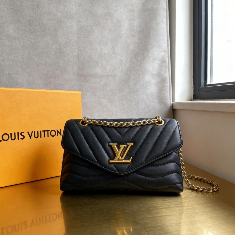 Louis Vuitton New Wave Chain Bag MM Black